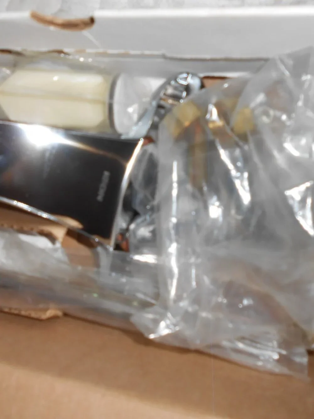 Moen L4621 Chateau Single Handle Bathroom Faucet Chrome New in Box